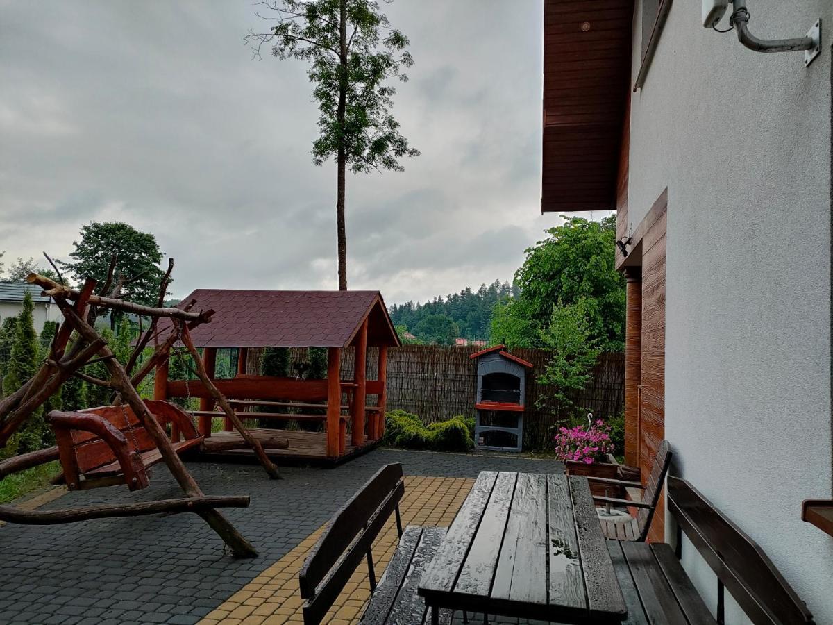 Domki I Pokoje U Borsa Lesko Exteriör bild