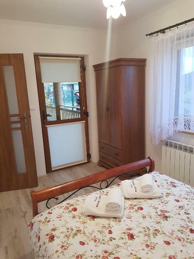 Domki I Pokoje U Borsa Lesko Exteriör bild